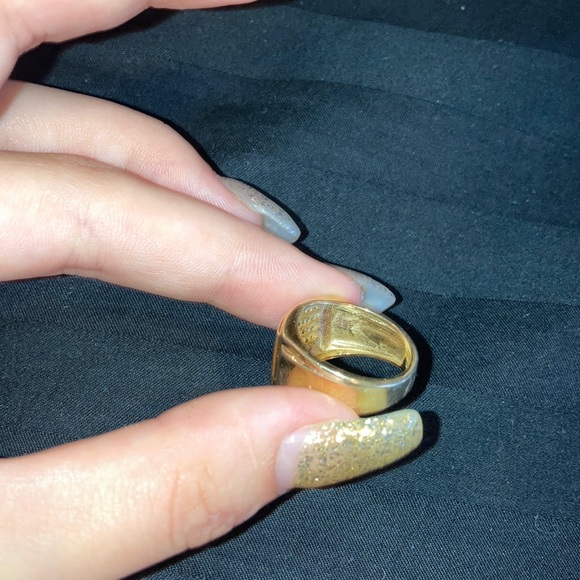 Gold 10K ring - Picture 4 of 4